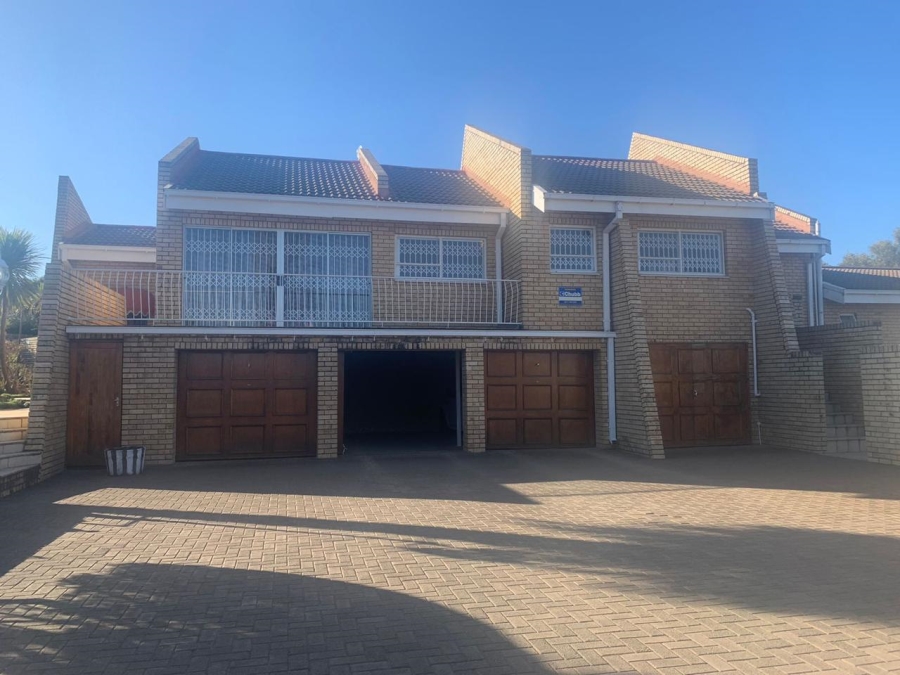 5 Bedroom Property for Sale in Ladybrand Free State